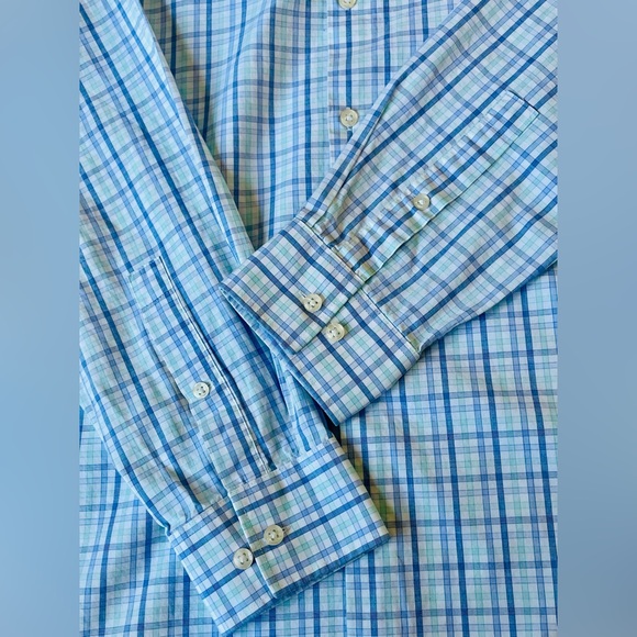 Michael Kors Performance Wicking Button-Down๐ - Picture 3 of 6